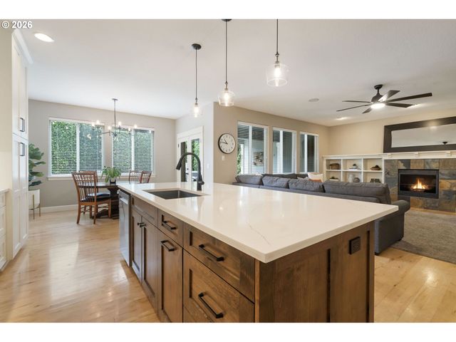 19329 Se 14TH Way, Camas, WA 98607