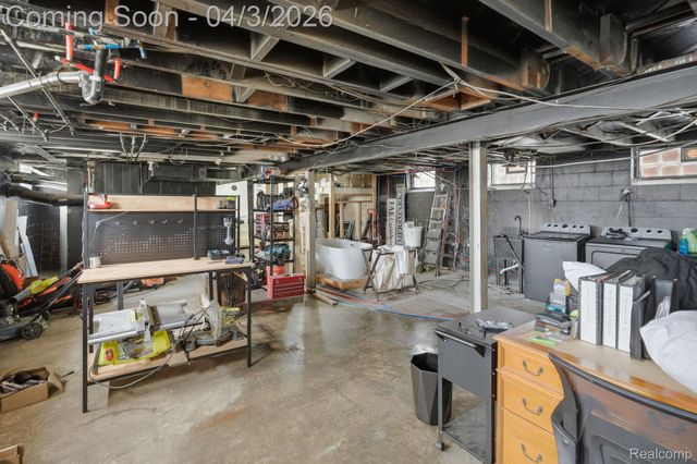 17132 Greenlawn Street, Detroit, MI 48221