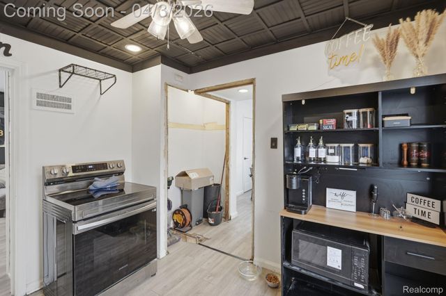 17132 Greenlawn Street, Detroit, MI 48221