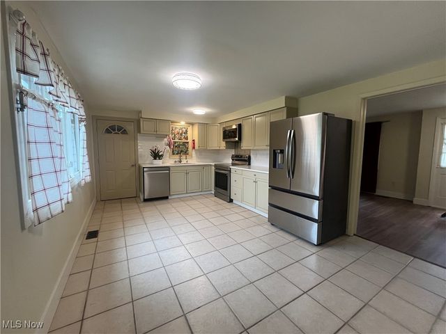 7915 East Pike, Norwich, OH 43767