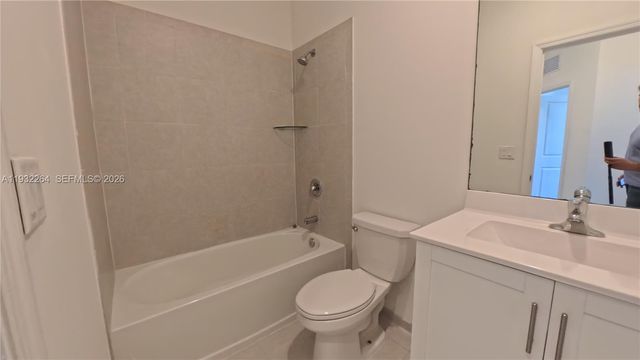 1114 SE 27th Terrace ., Homestead, FL 33035