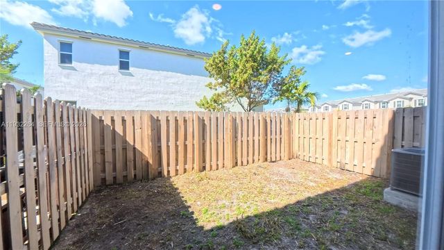 1114 SE 27th Terrace ., Homestead, FL 33035