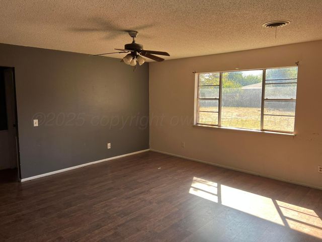 2005 N 20th Street, Memphis, TX 79245