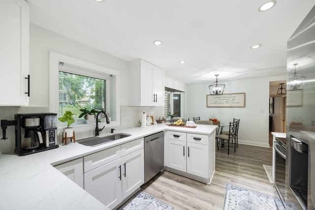 320 Pochet Lane, Schaumburg, IL 60193