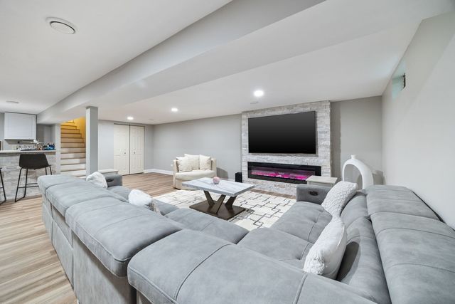 320 Pochet Lane, Schaumburg, IL 60193