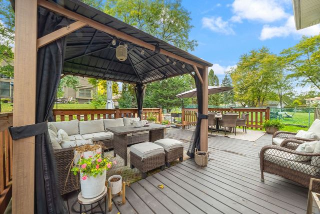 320 Pochet Lane, Schaumburg, IL 60193