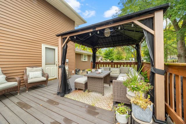 320 Pochet Lane, Schaumburg, IL 60193