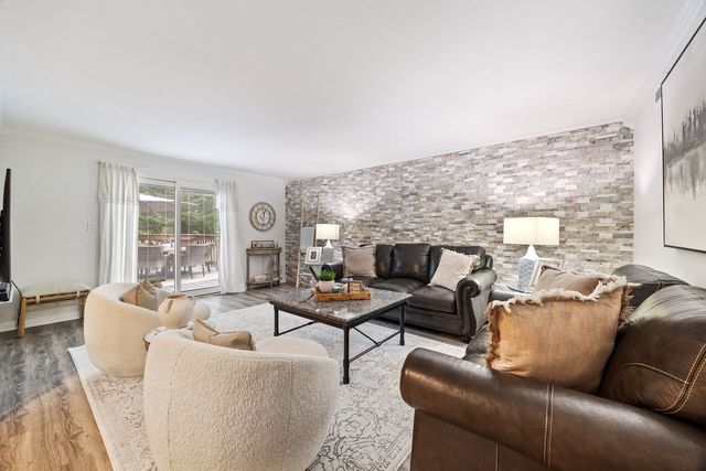 320 Pochet Lane, Schaumburg, IL 60193