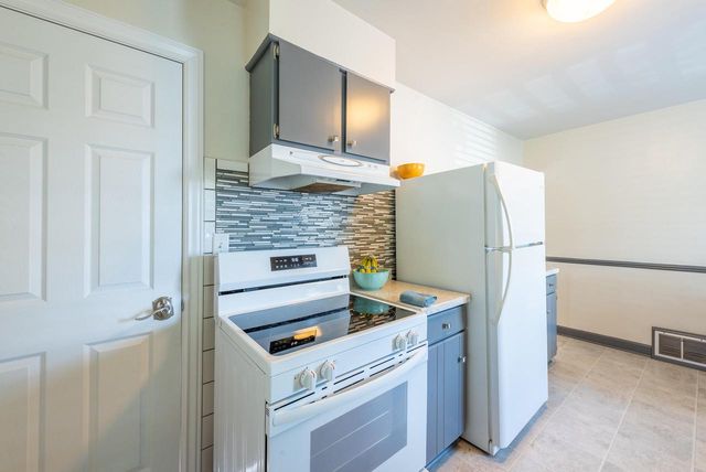 7005 40th AVENUE, Kenosha, WI 53142