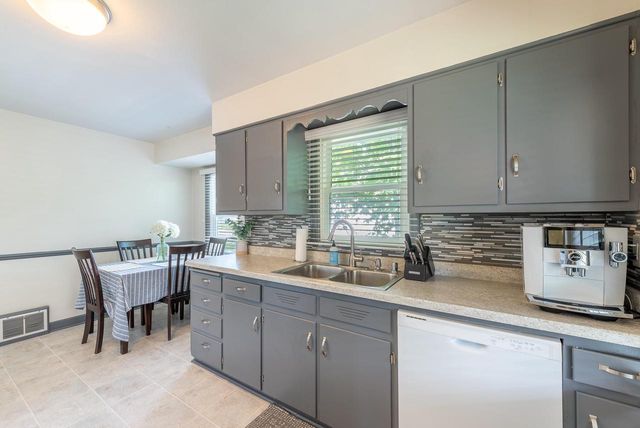 7005 40th AVENUE, Kenosha, WI 53142