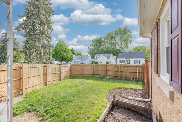 7005 40th AVENUE, Kenosha, WI 53142
