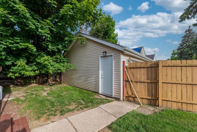 7005 40th AVENUE, Kenosha, WI 53142