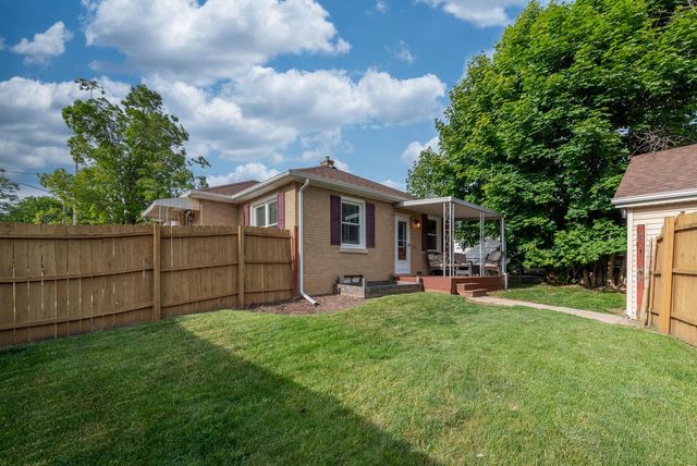 7005 40th AVENUE, Kenosha, WI 53142