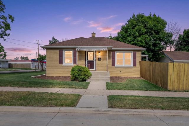 7005 40th AVENUE, Kenosha, WI 53142