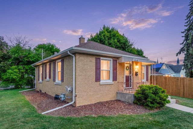 7005 40th AVENUE, Kenosha, WI 53142