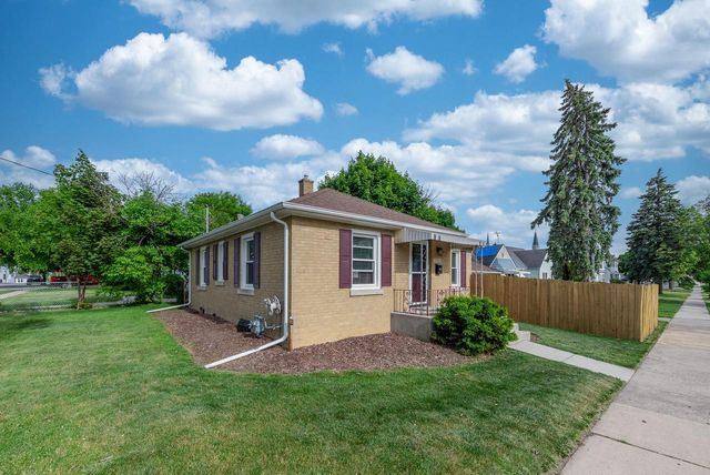 7005 40th AVENUE, Kenosha, WI 53142