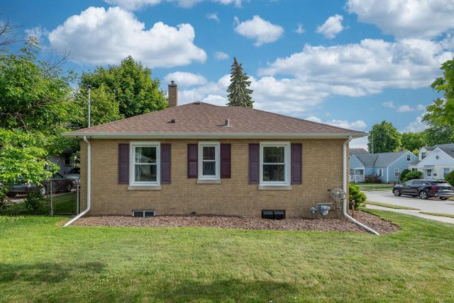 7005 40th AVENUE, Kenosha, WI 53142