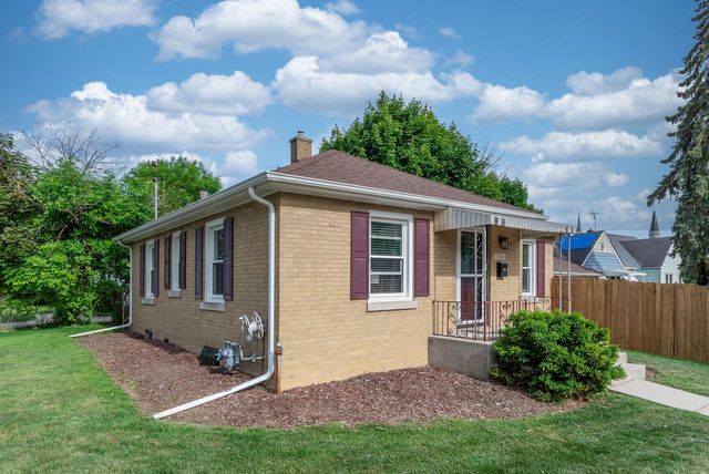 7005 40th AVENUE, Kenosha, WI 53142