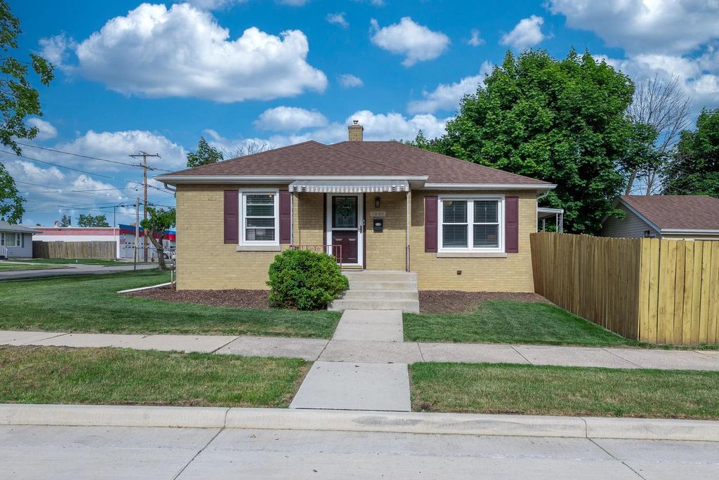 7005 40th AVENUE, Kenosha, WI 53142