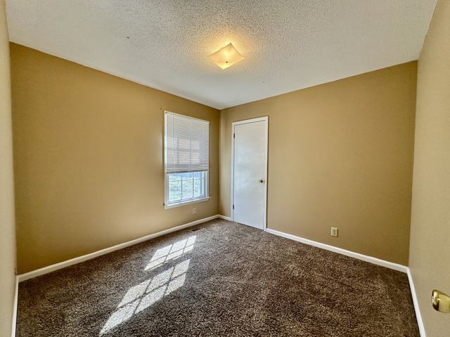 549 Donna Dr, Clarksville, TN 37042