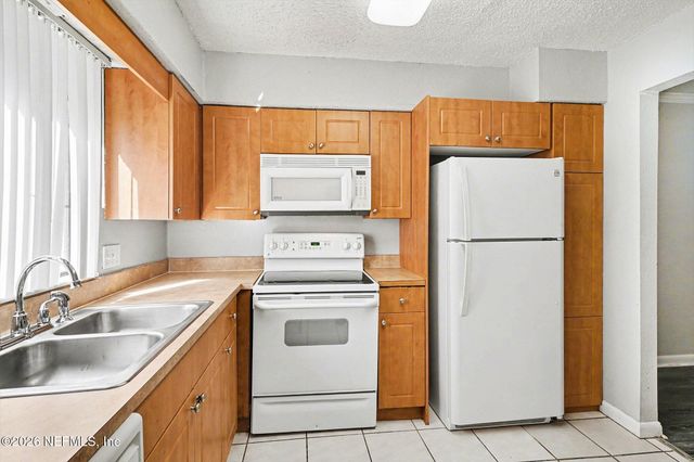 5811 ATLANTIC Boulevard 211, Jacksonville, FL 32207