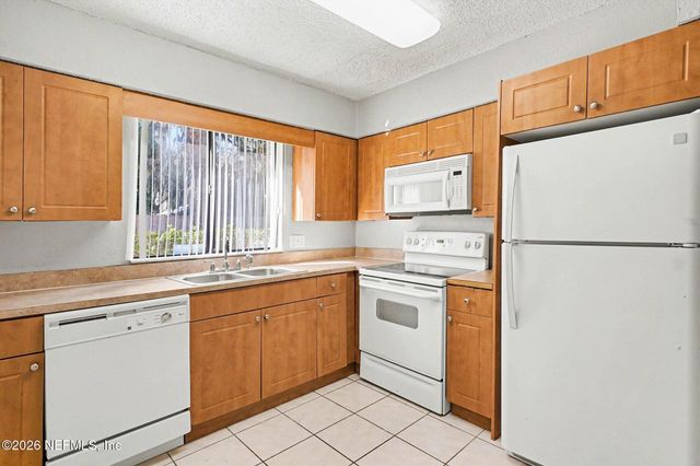 5811 ATLANTIC Boulevard 211, Jacksonville, FL 32207