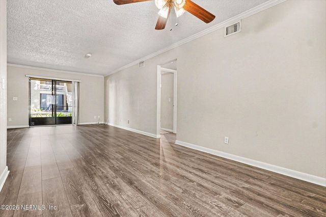 5811 ATLANTIC Boulevard 211, Jacksonville, FL 32207