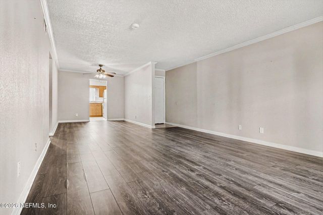 5811 ATLANTIC Boulevard 211, Jacksonville, FL 32207