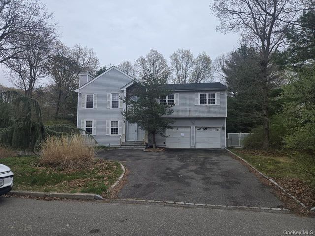 25 Pinecone Lane, Islandia, NY 11749