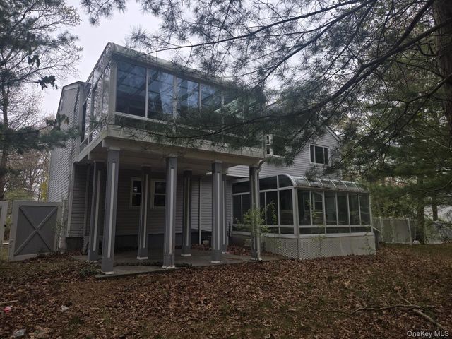 25 Pinecone Lane, Islandia, NY 11749