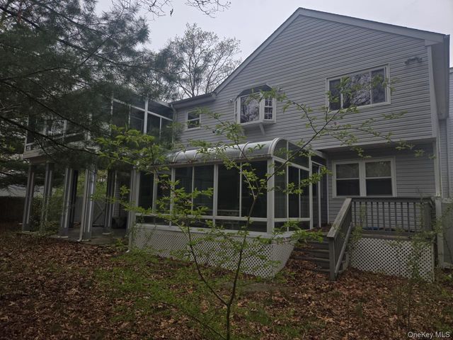 25 Pinecone Lane, Islandia, NY 11749