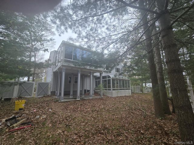 25 Pinecone Lane, Islandia, NY 11749