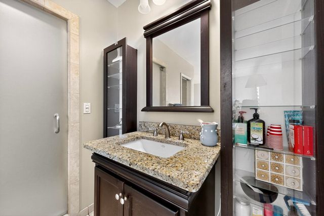 7126 CECILIA Drive SW, Albuquerque, NM 87105