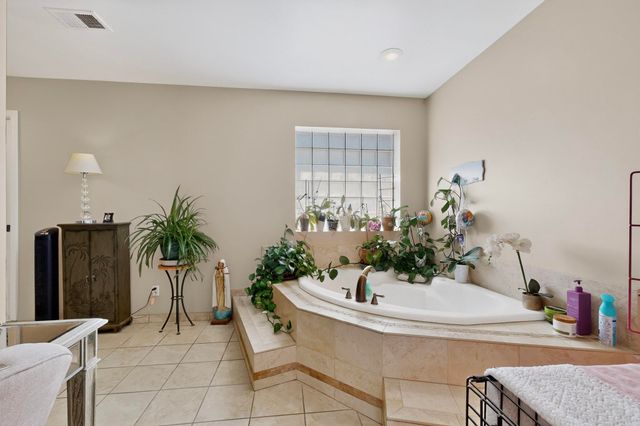 7126 CECILIA Drive SW, Albuquerque, NM 87105