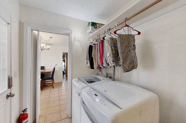 7126 CECILIA Drive SW, Albuquerque, NM 87105