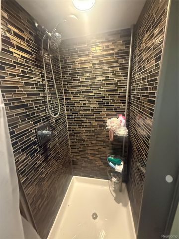 22440 Pembroke Avenue, Detroit, MI 48219
