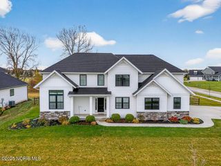 7325 Violet Lane, Maumee, OH 43537
