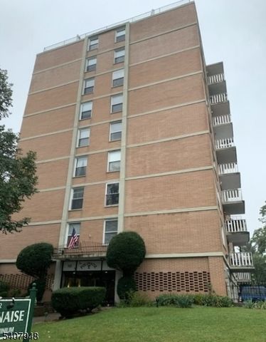 704 N Broad St 2E E, Elizabeth City, NJ 07208