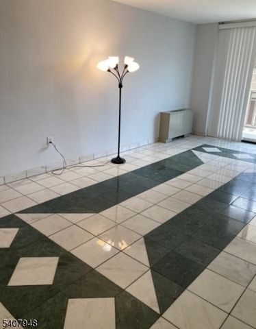 704 N Broad St 2E E, Elizabeth City, NJ 07208