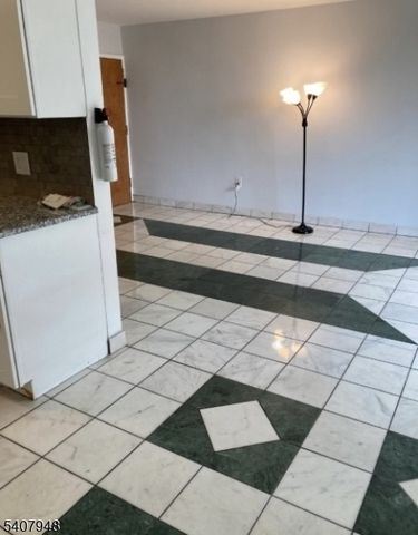 704 N Broad St 2E E, Elizabeth City, NJ 07208