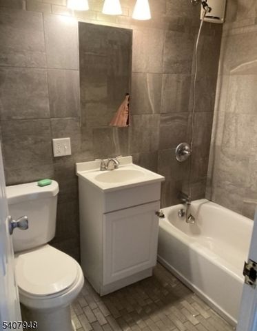 704 N Broad St 2E E, Elizabeth City, NJ 07208