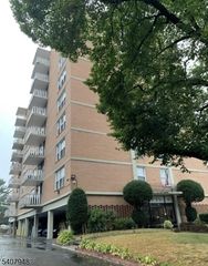 704 N Broad St 2E E, Elizabeth City, NJ 07208