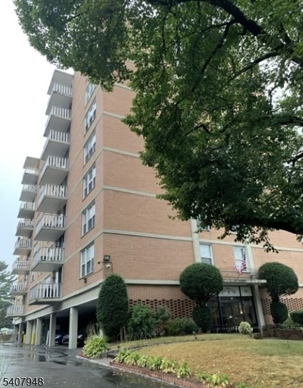 704 N Broad St 2E E, Elizabeth City, NJ 07208