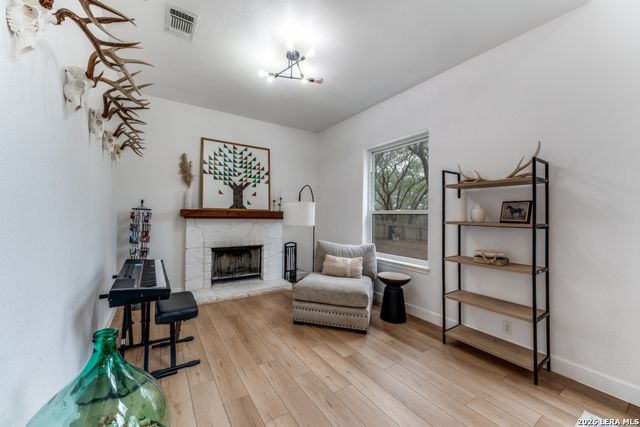 322 Dublin, Floresville, TX 78114