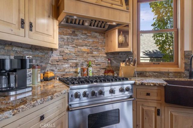 659 Cove Drive, Big Bear Lake, CA 92315