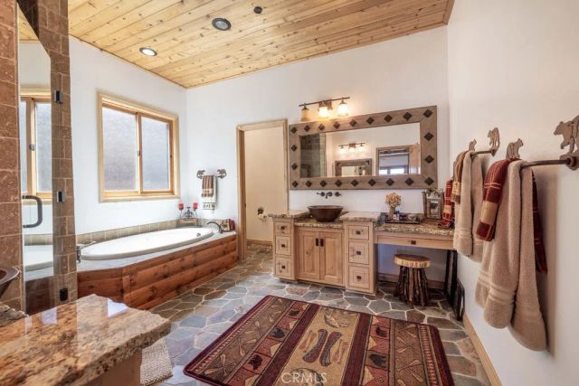659 Cove Drive, Big Bear Lake, CA 92315