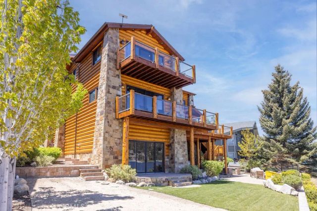 659 Cove Drive, Big Bear Lake, CA 92315