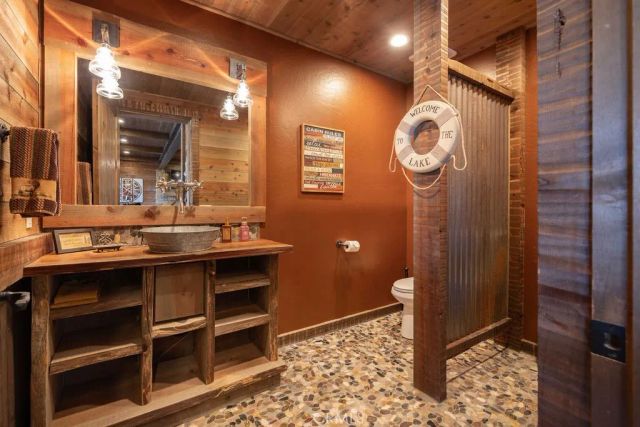659 Cove Drive, Big Bear Lake, CA 92315