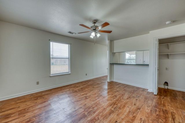 301 S Avenue S, Marble Falls, TX 78654