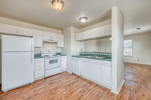 301 S Avenue S, Marble Falls, TX 78654